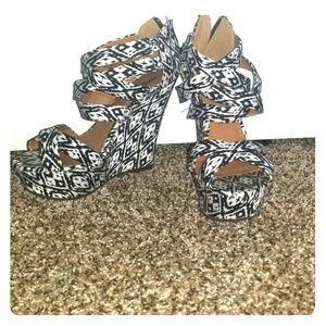 Aztec printed wedges